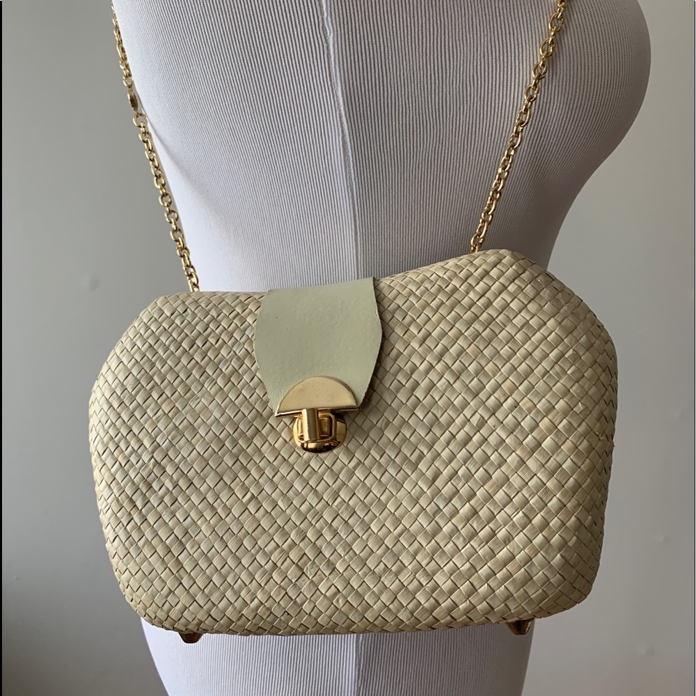 Straw weave clutch bag